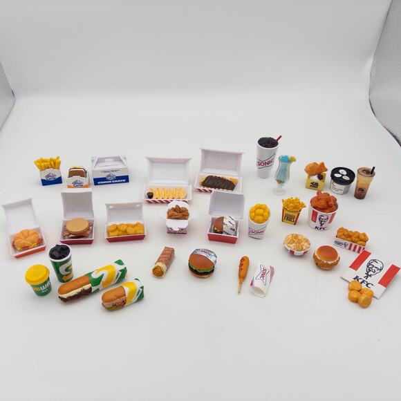 Zuru Mini Brands Foodie Fast Food Takeout Lot Of 30 Restaurant Item Miniatures - Picture 1 of 7
